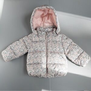 Baby girls H&M floral puffer jacket pink and blue flowers with removal hood.